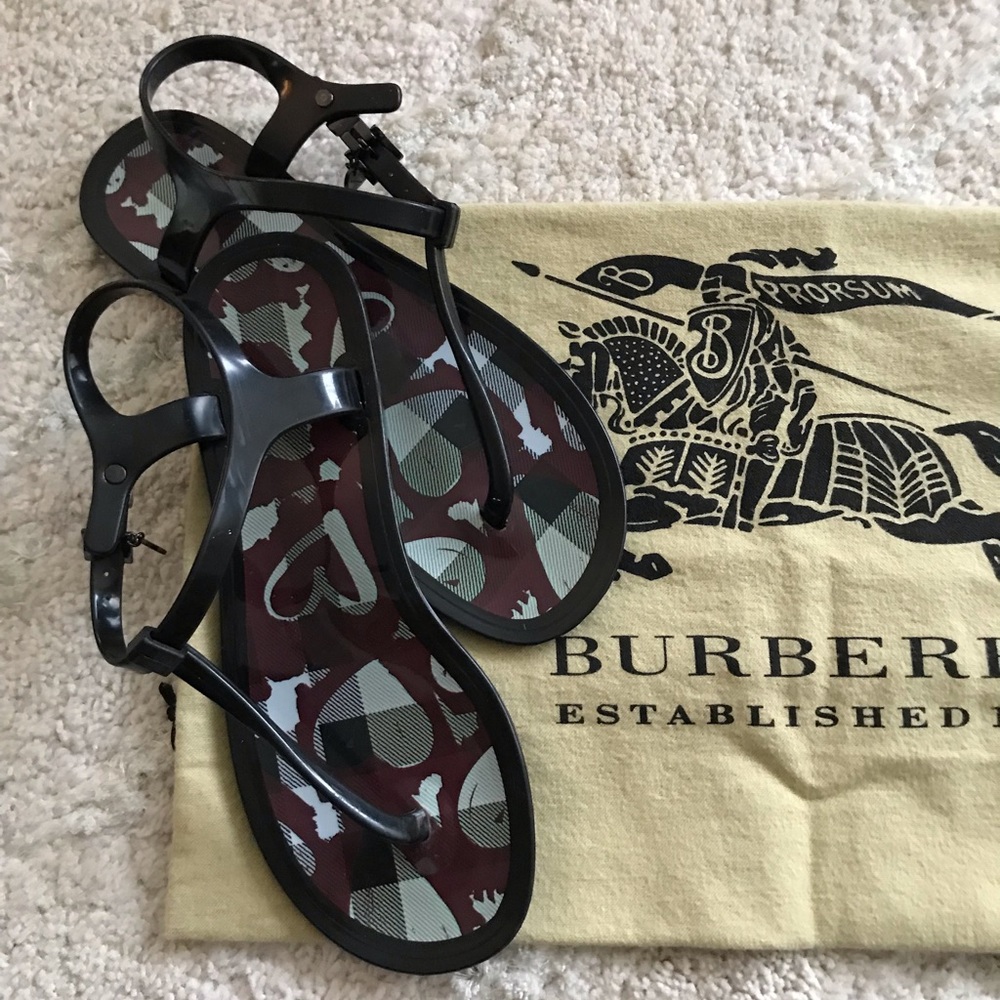 🛒 LAST CALL‼️ Authentic Burberry Rubber T-Strap Sandals